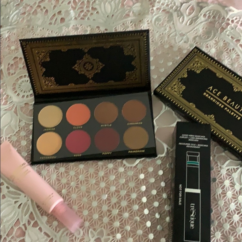 Makeup bundle